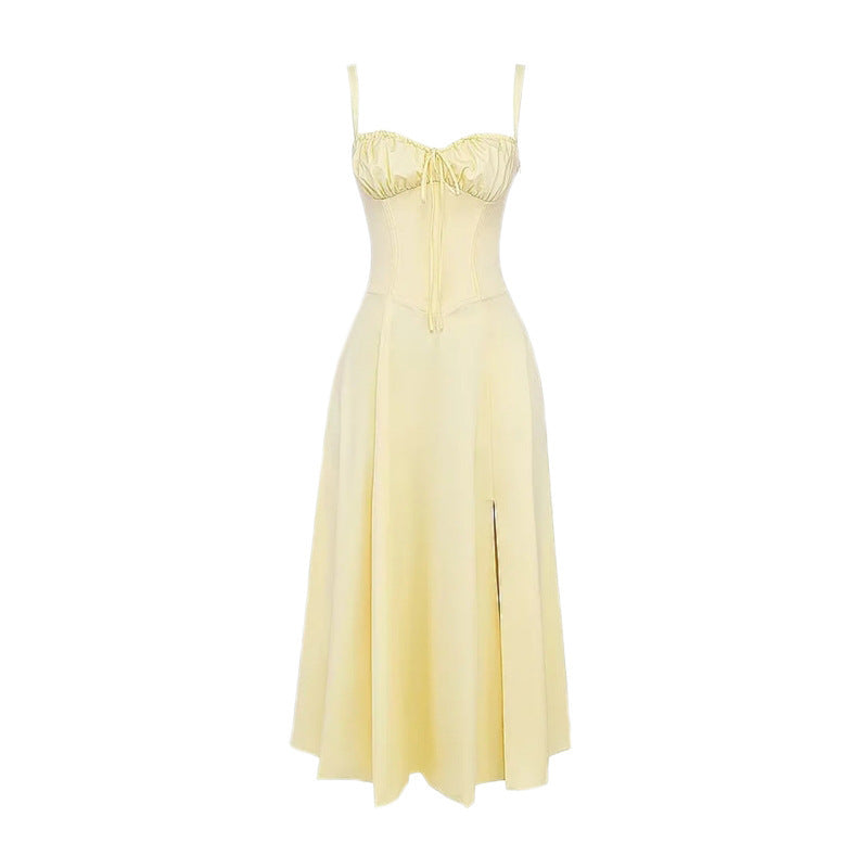 Robe d'été Fudus : robe au-dessus du genou, coupe ajustée avec dos décolleté
