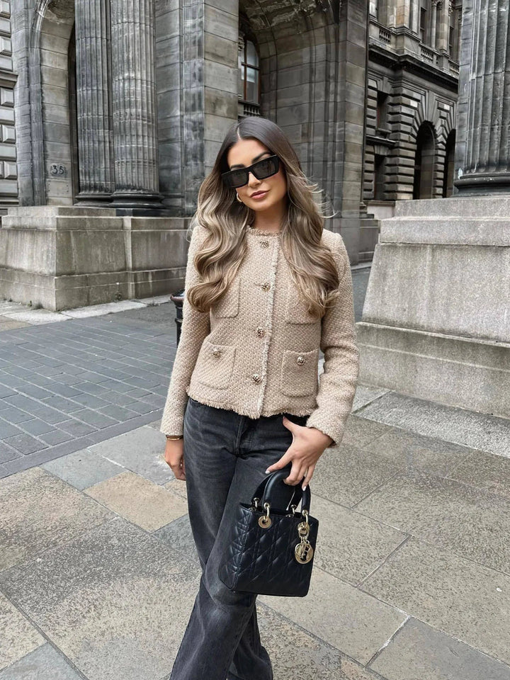 Veste Avelena : élégante et chic, avec une coupe structurée