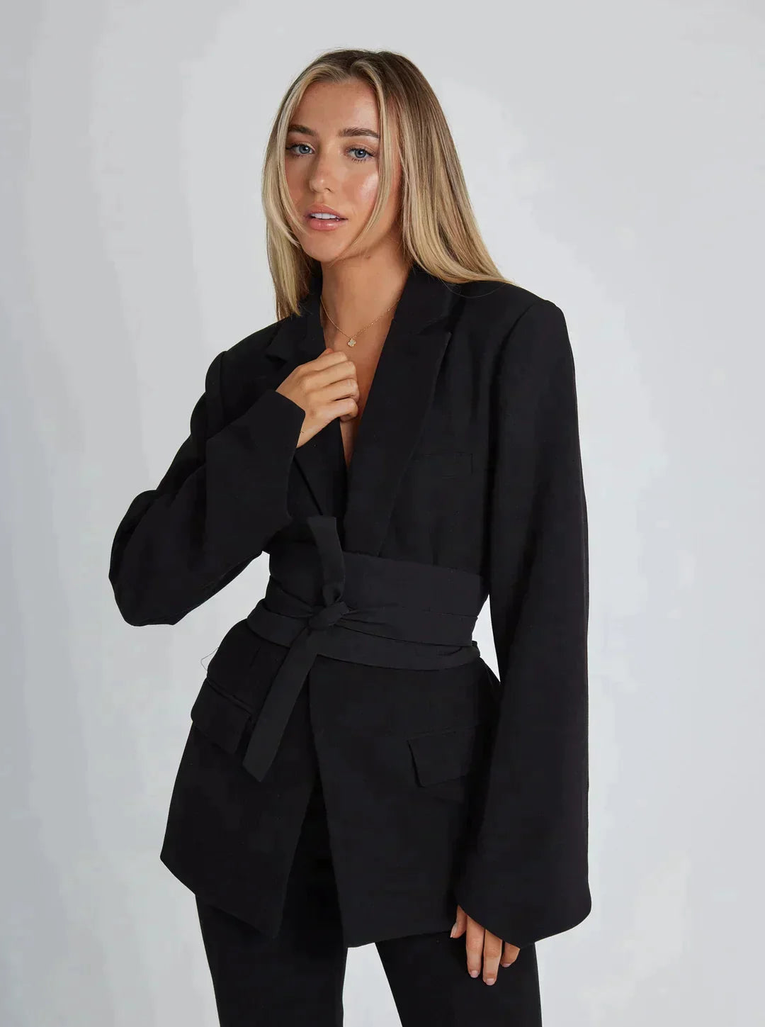 Blazer ceinturé par Avelena | Parfait pour les occasions formelles