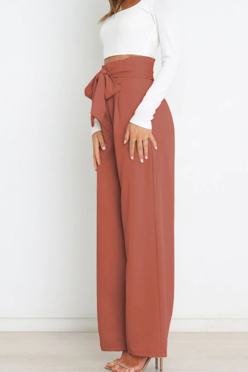 Berg-Feldt | Hohe Taille Paperbag Hose mit Schleifendetail