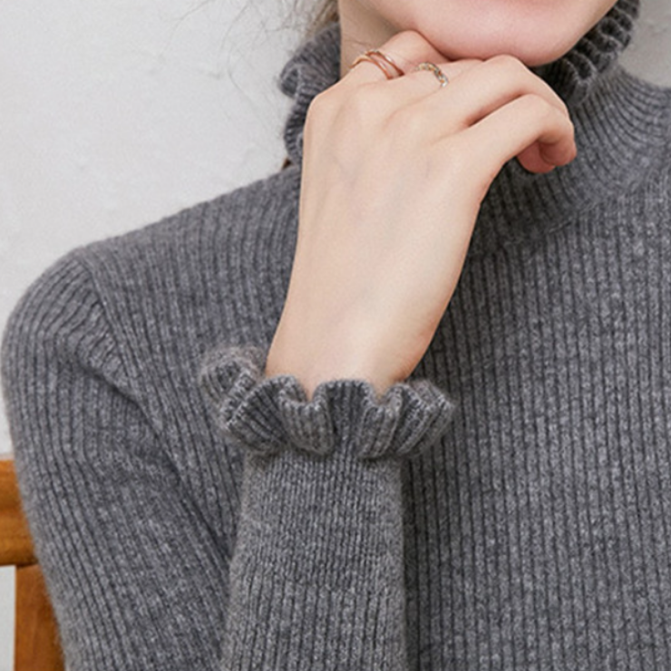 Berg-Feldt | Rollkragenpullover mit femininen Rüschendetails