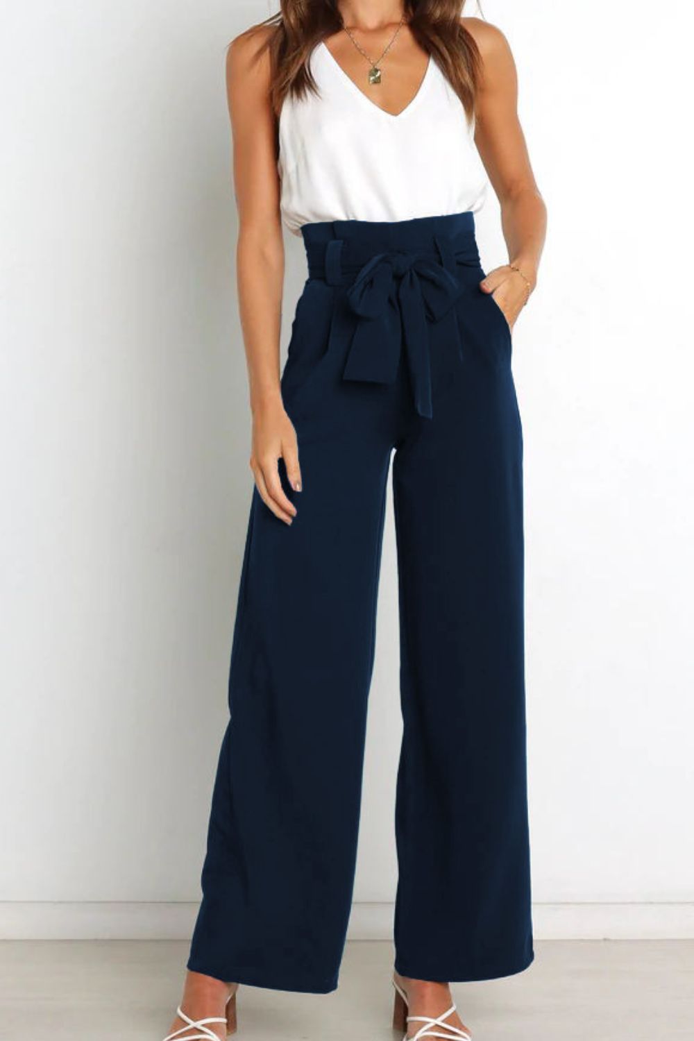 Berg-Feldt | Hohe Taille Paperbag Hose mit Schleifendetail