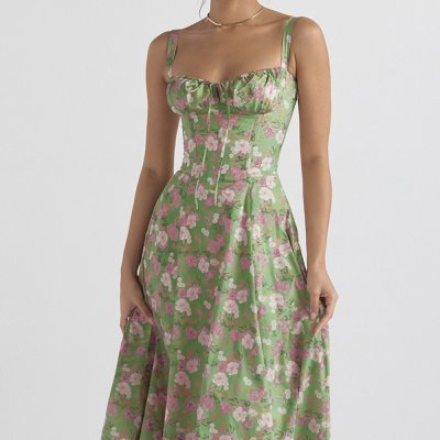 Robe d'été Fudus : robe au-dessus du genou, coupe ajustée avec dos décolleté