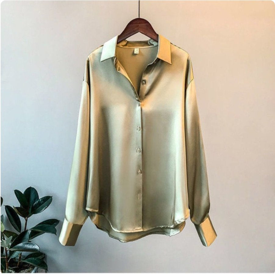 Berg-Feldt | Satin Übergröße Bluse mit Knopfverschluss