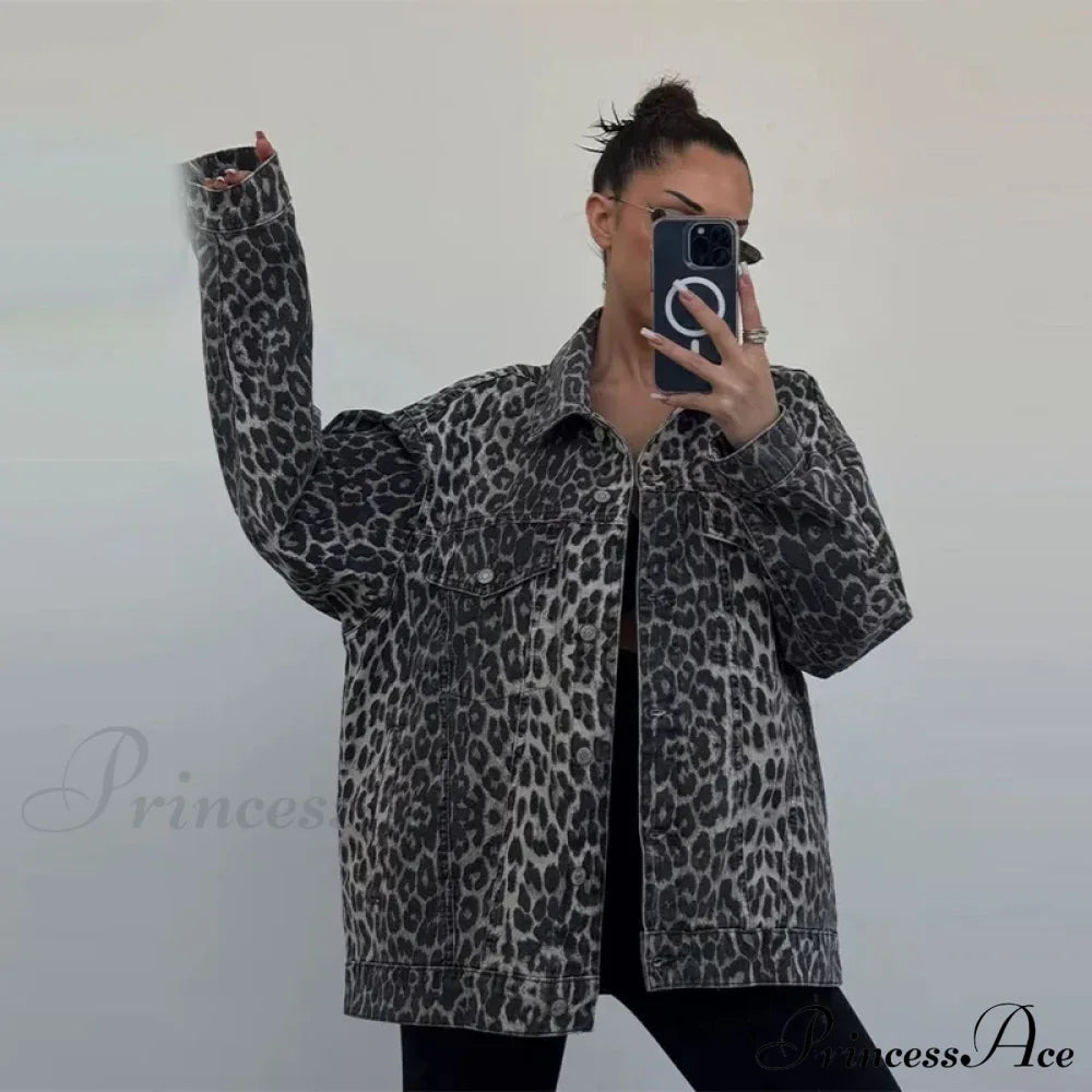 Berg-Feldt | Fit Jeansjacke mit Leopardenstickerei