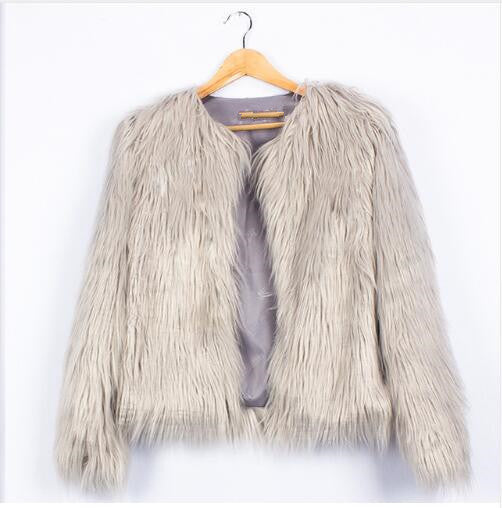 Damenjacke aus flauschigem Kunstfell mit voluminösem Schnitt und elegantem Kragen Berg-Feldt