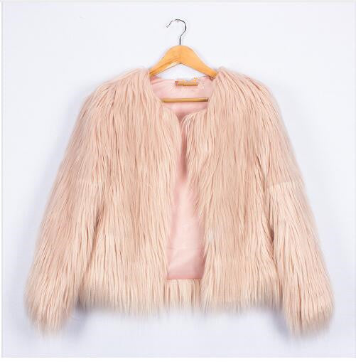 Damenjacke aus flauschigem Kunstfell mit voluminösem Schnitt und elegantem Kragen Berg-Feldt