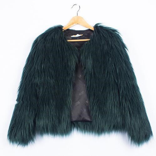 Damenjacke aus flauschigem Kunstfell mit voluminösem Schnitt und elegantem Kragen Berg-Feldt