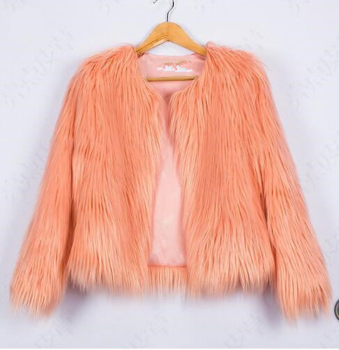 Damenjacke aus flauschigem Kunstfell mit voluminösem Schnitt und elegantem Kragen Berg-Feldt