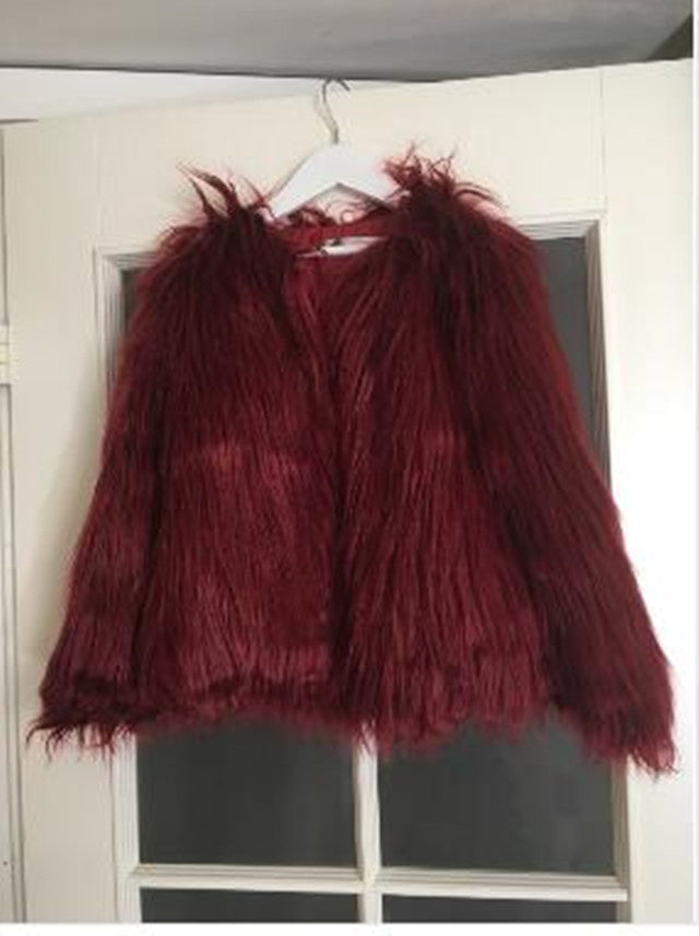 Damenjacke aus flauschigem Kunstfell mit voluminösem Schnitt und elegantem Kragen Berg-Feldt