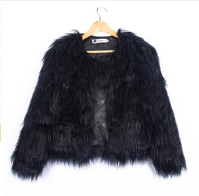 Damenjacke aus flauschigem Kunstfell mit voluminösem Schnitt und elegantem Kragen Berg-Feldt