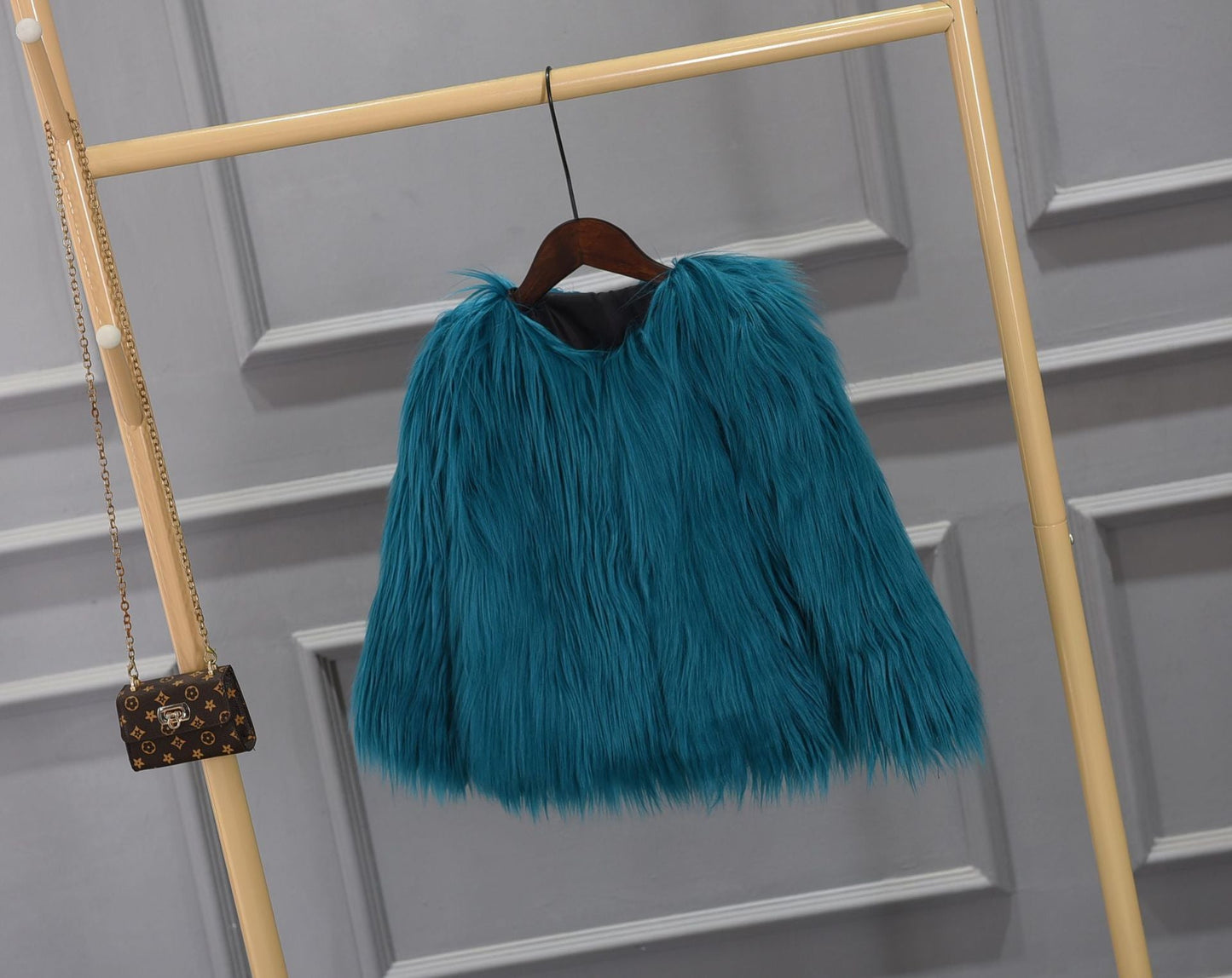 Damen Luxuriöser Kunstpelzjacke mit voluminösem Kragen Berg-Feldt