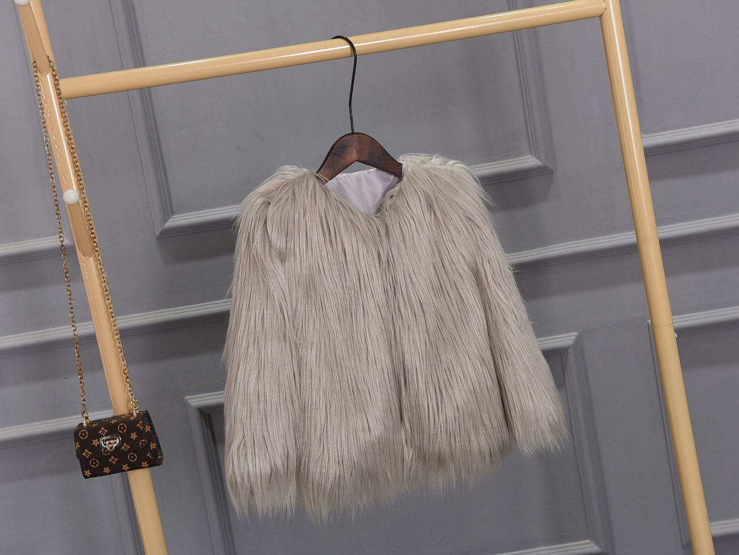 Damen Luxuriöser Kunstpelzjacke mit voluminösem Kragen Berg-Feldt