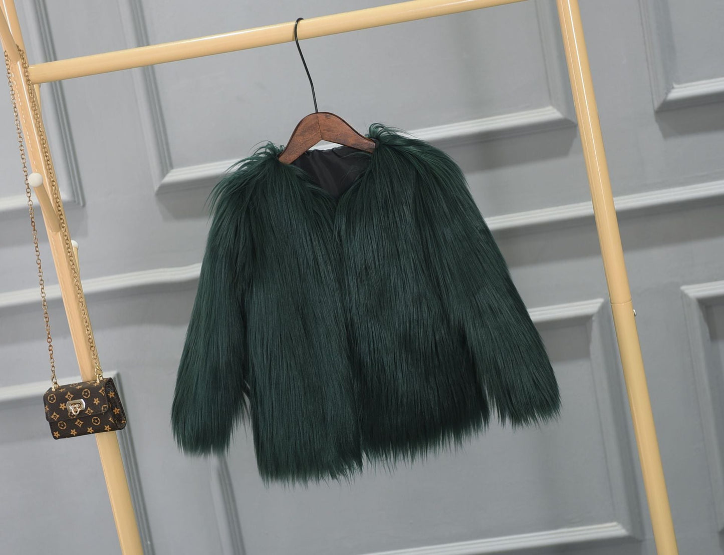 Damen Luxuriöser Kunstpelzjacke mit voluminösem Kragen Berg-Feldt