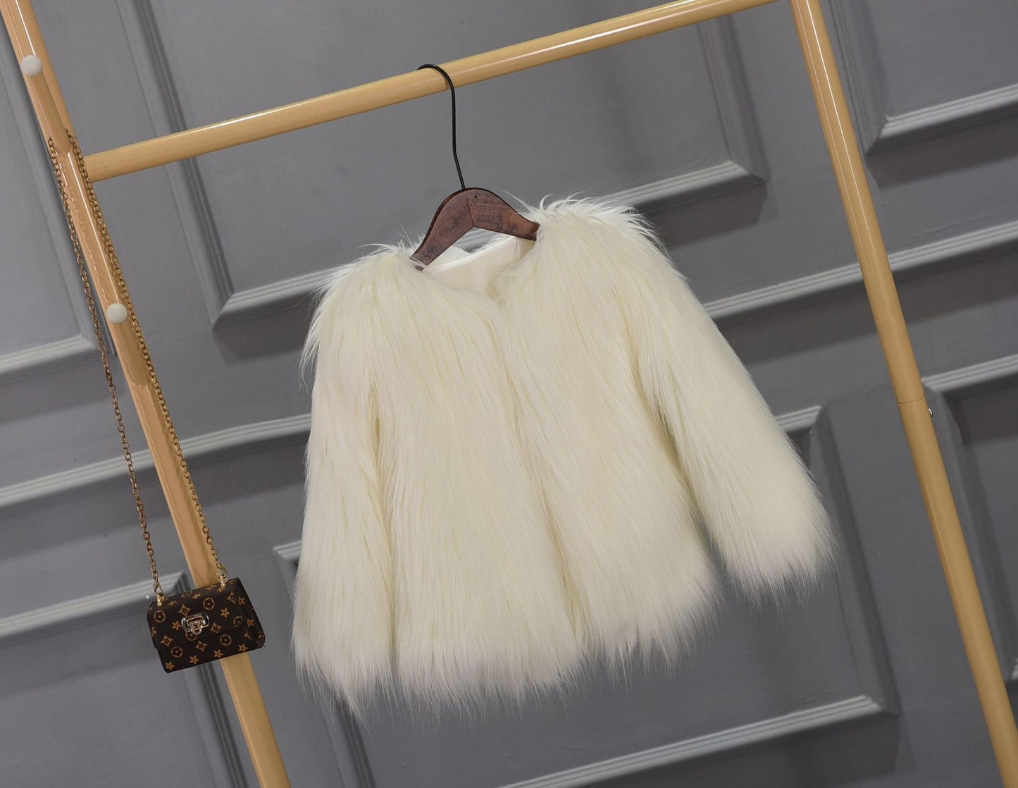 Damen Luxuriöser Kunstpelzjacke mit voluminösem Kragen Berg-Feldt