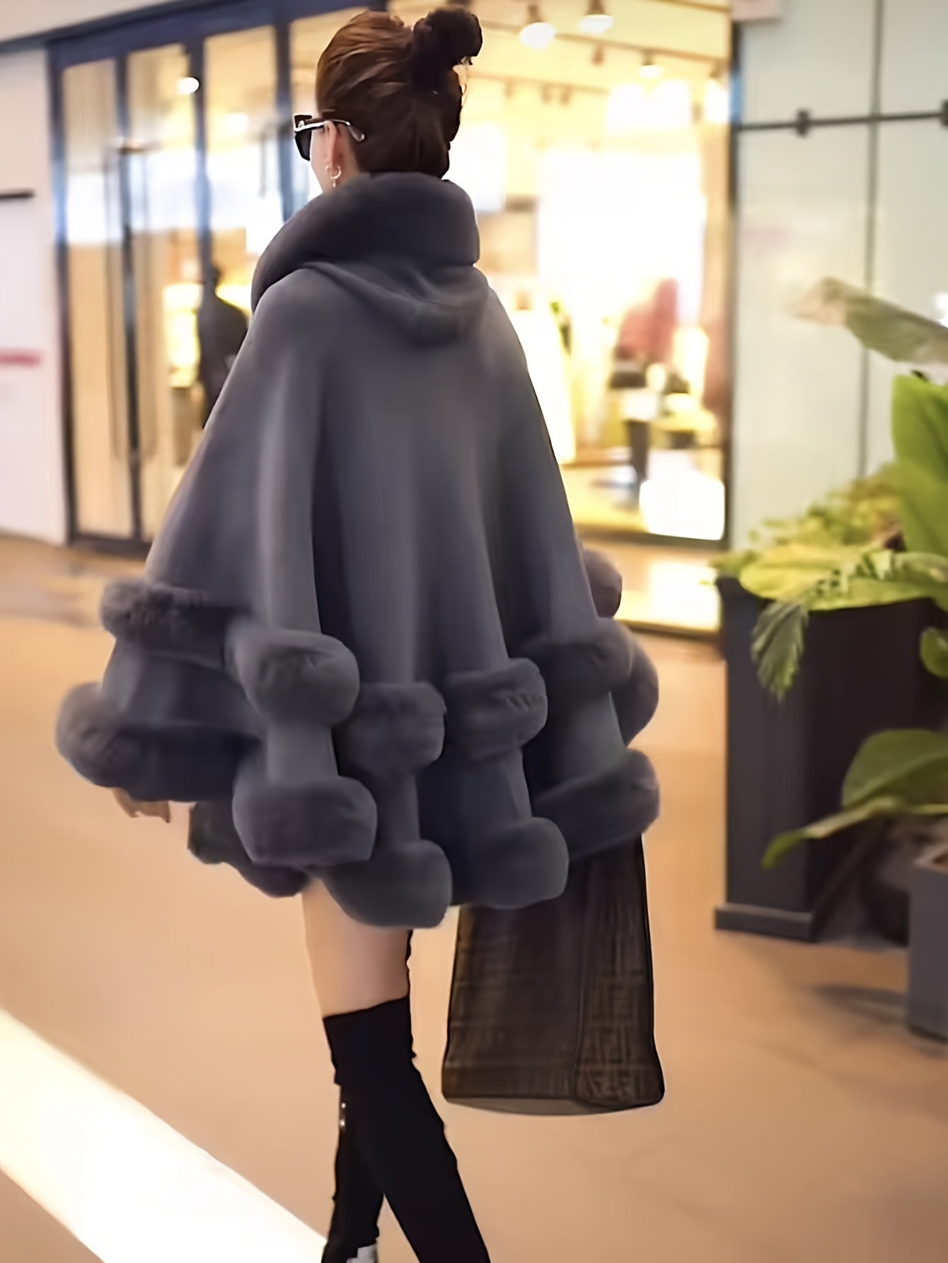 Berg-Feldt | Oversized Furry Cape Jacke für Frauen