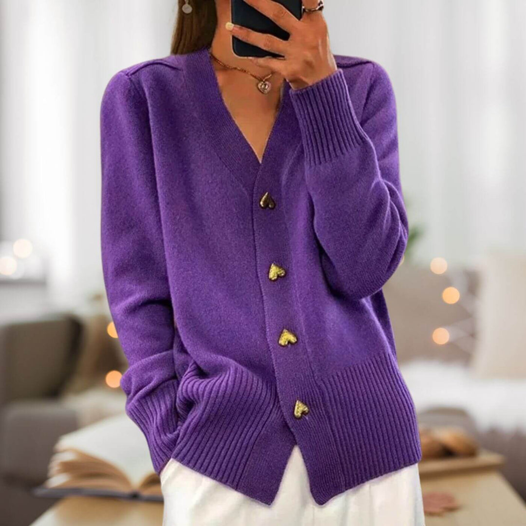 Berg-Feldt | Strickjacke mit Herzknopf-Akzenten