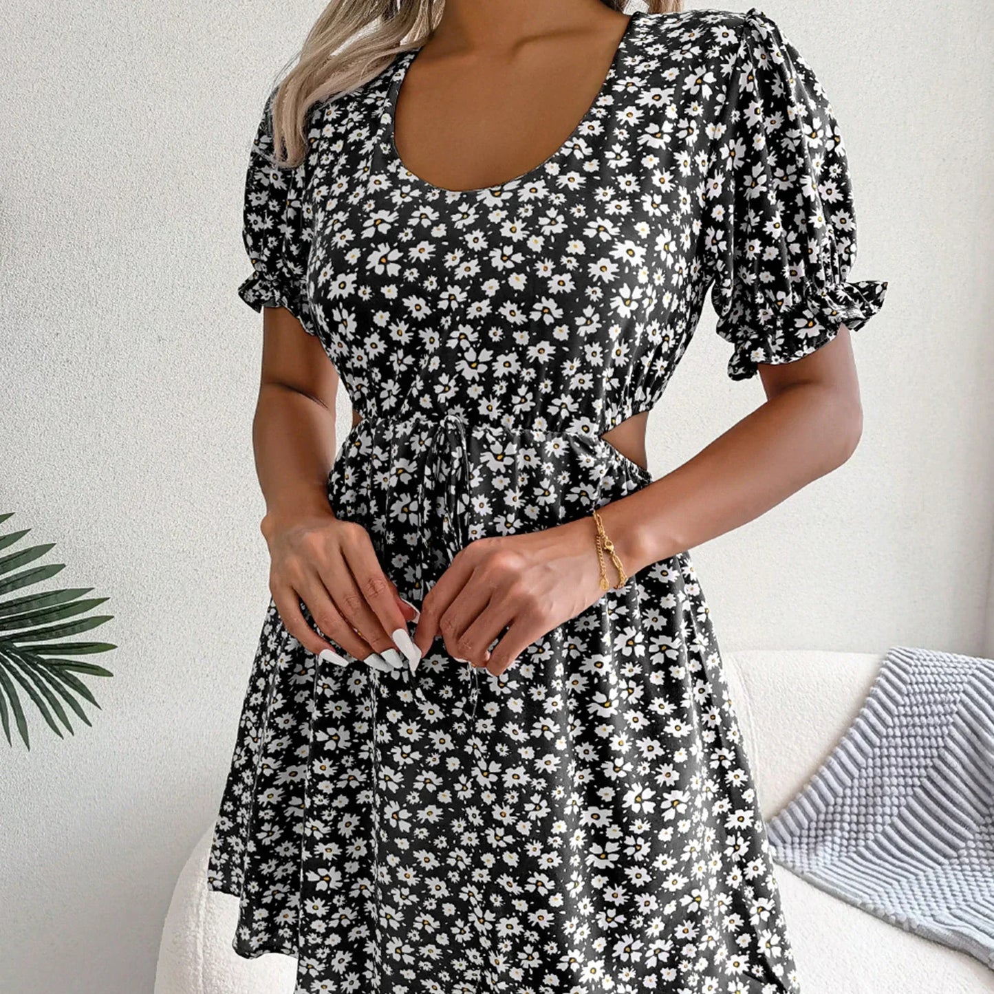 Sophie : Robe à col en V et laçage corset