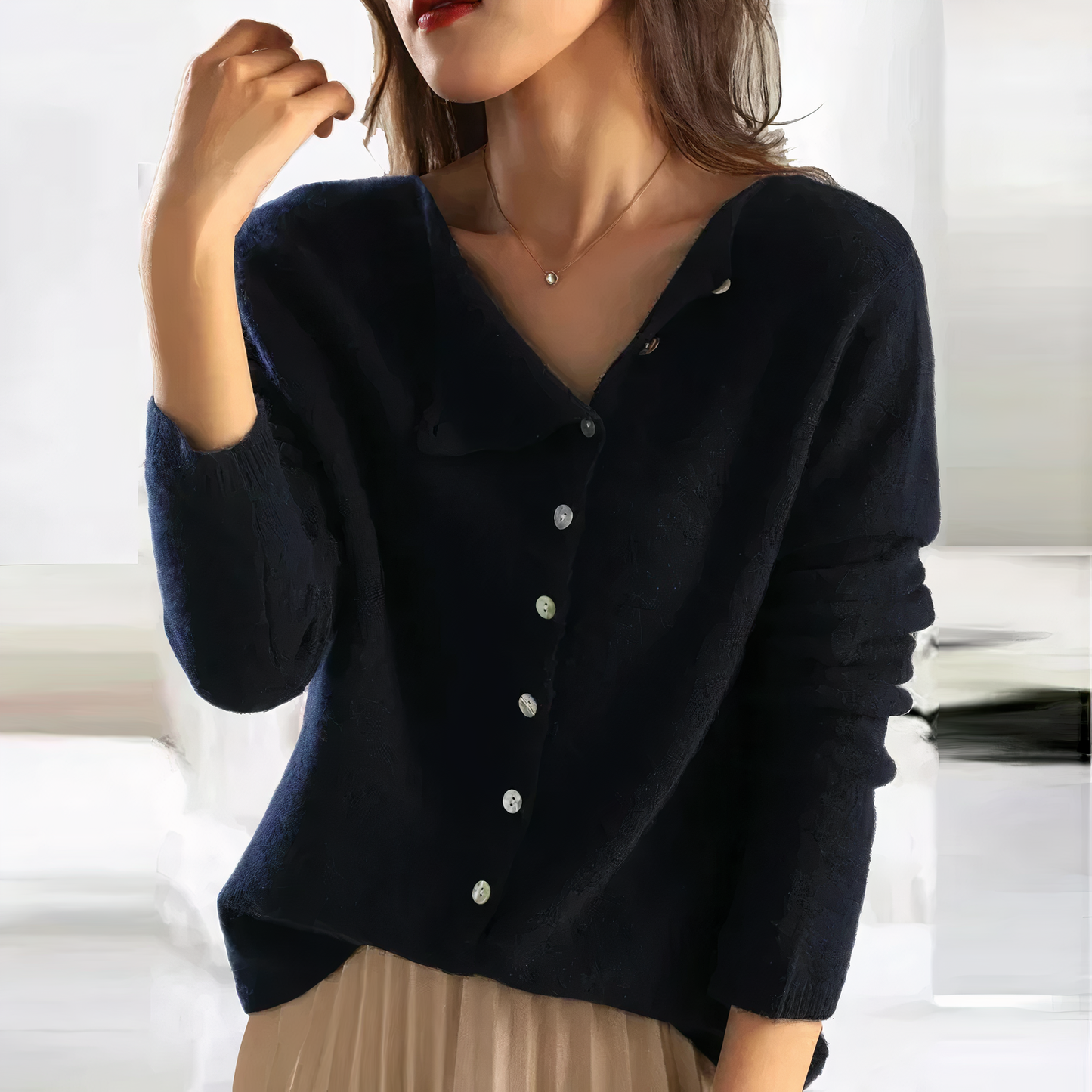 Edle Strickjacke mit Knöpfen - Arleth