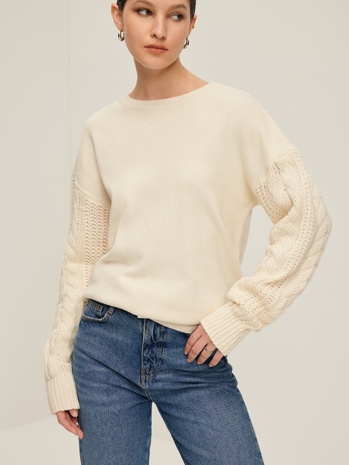Berg-Feldt | Strickpullover mit Kabelstrickärmeln Lockere Passform und Moderne Details Bequem und Zeitlos