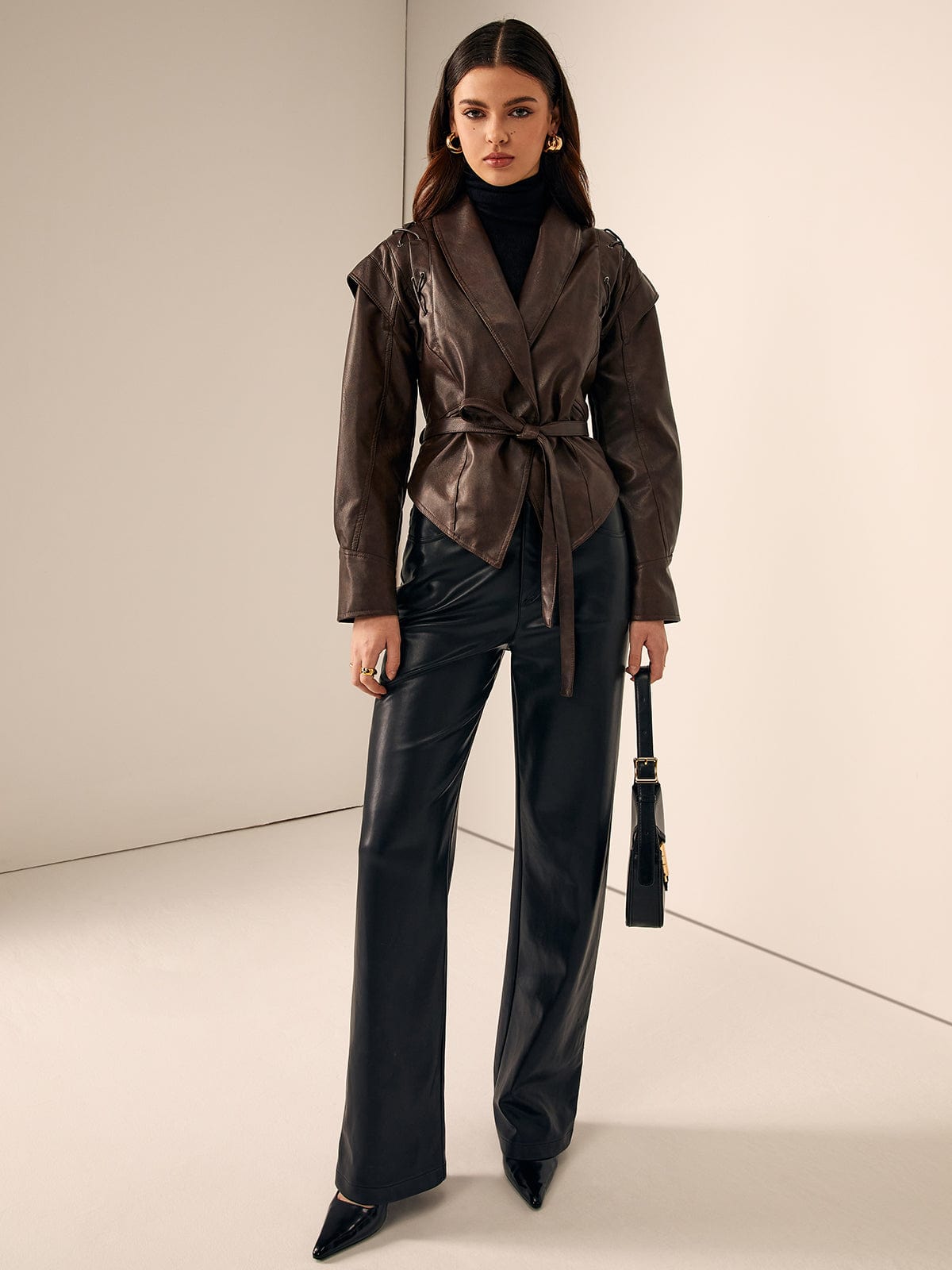 Berg-Feldt | Taillierter Lederblazer mit Gürtel Elegant & Modern