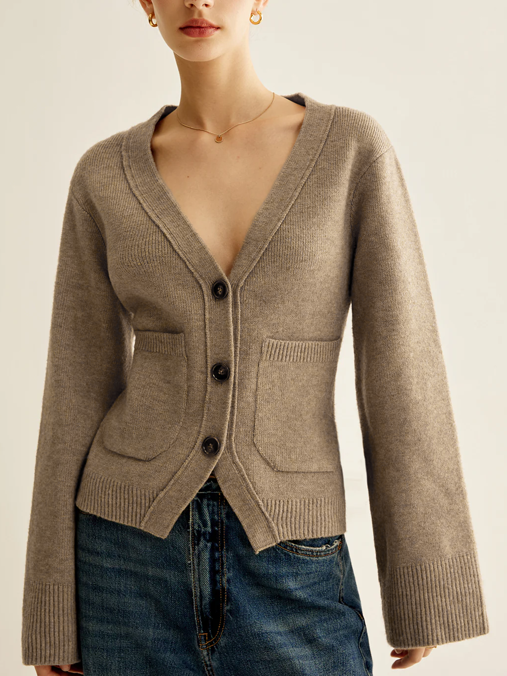 Berg-Feldt | Strickcardigan mit V-ausschnitt Taschen und Knöpfe Zeitloser Komfort