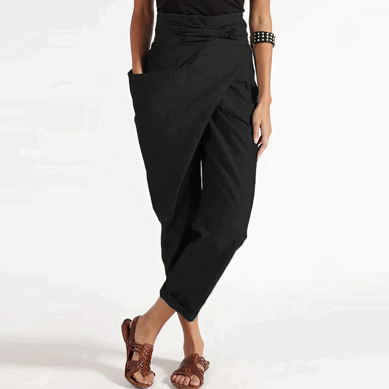 Short, fashionable and versatile Evadne trousers