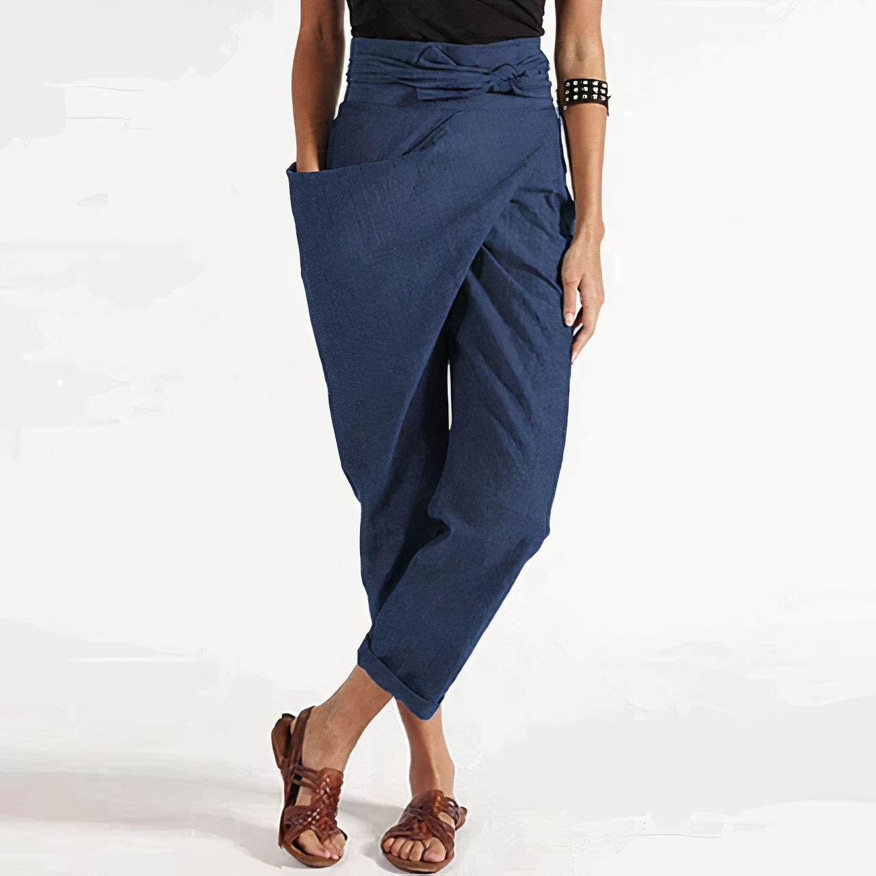 Short, fashionable and versatile Evadne trousers