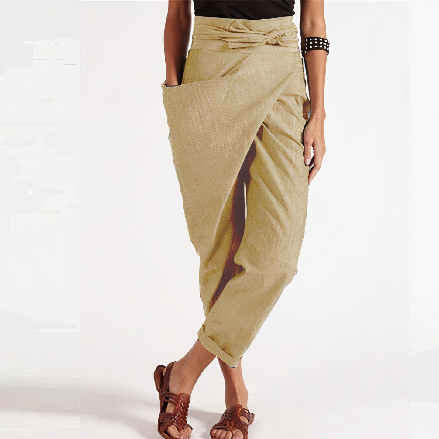 Short, fashionable and versatile Evadne trousers