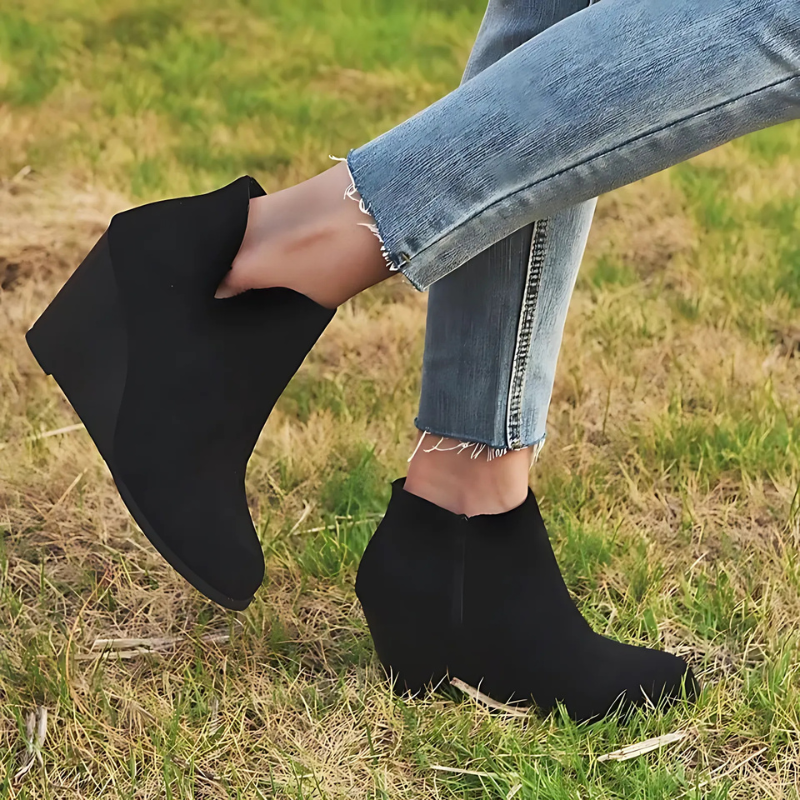 Berg-Feldt | Stiefeletten - Faux Wildleder - Keilabsatz - Seitenreißverschluss
