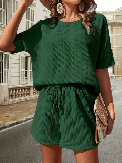 Élégante tenue d'été deux pièces de Thalia pour les femmes soucieuses de la mode