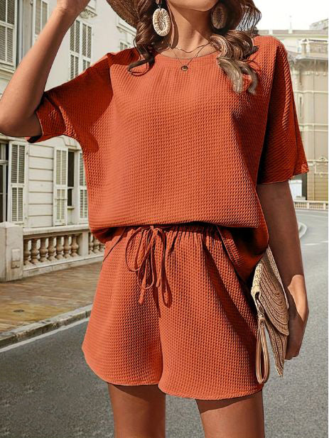 Élégante tenue d'été deux pièces de Thalia pour les femmes soucieuses de la mode