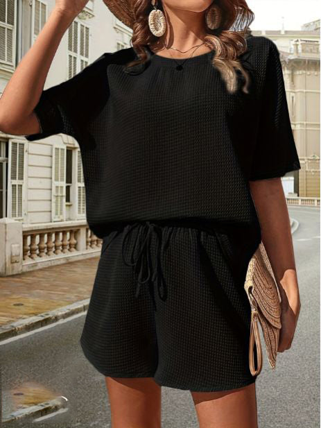 Élégante tenue d'été deux pièces de Thalia pour les femmes soucieuses de la mode