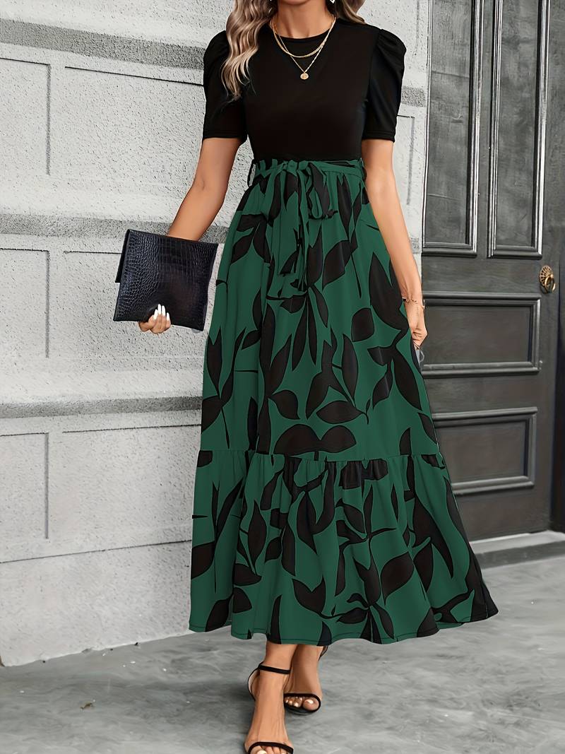 Robe à imprimé floral de Monika avec col rond