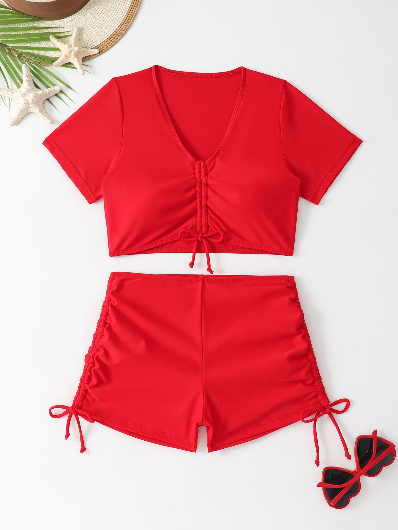 Badeset für Damen: Raffungsoberteil & bequeme Shorts von berg-feldt