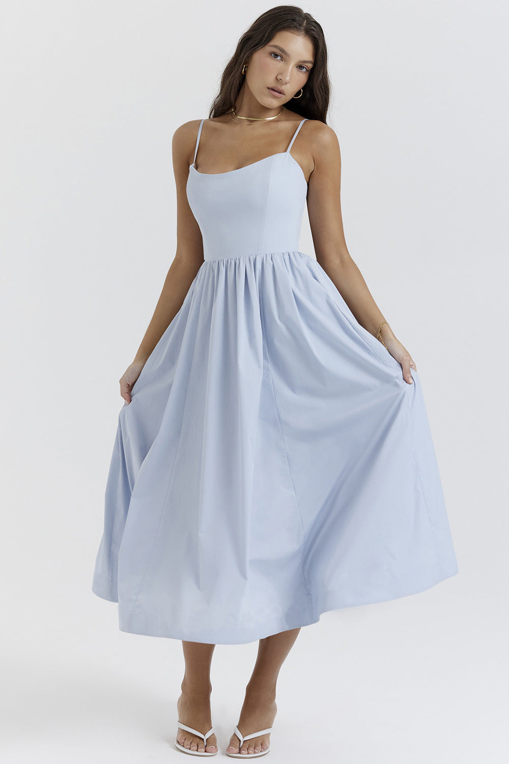 Robe longue féminine à fines bretelles et jupe évasée Berg-Feldt
