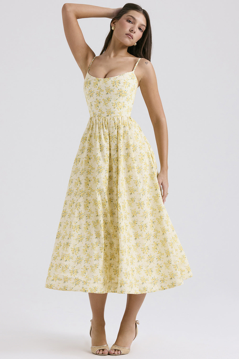 Robe longue féminine à fines bretelles et jupe évasée Berg-Feldt