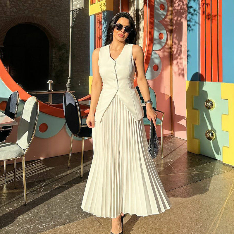 Maxikleid für Damen mit plissiertem Rock, tailliertem Oberteil und Knopfdetail von berg-feldt