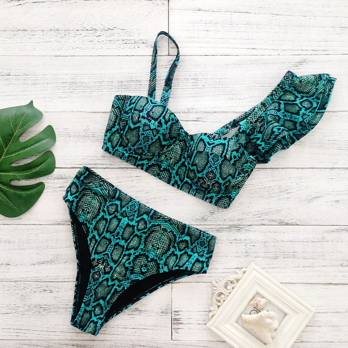 Ensemble bikini femme à volants et motif serpent par berg-feldt