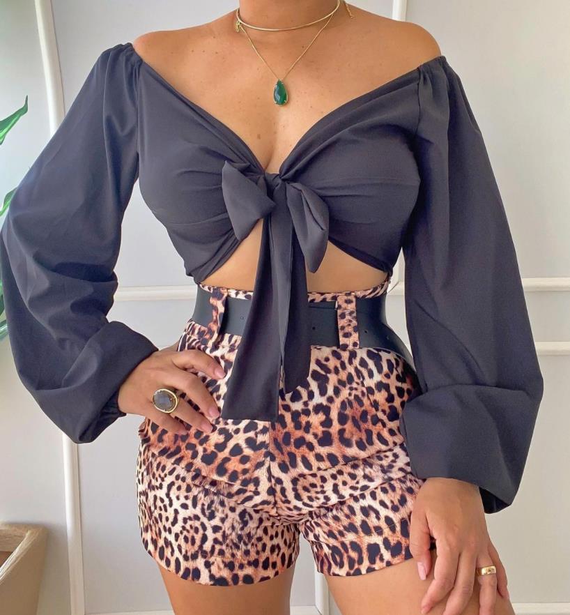 Spielfreudiges Damen-Cropped-Top mit weiten Ärmeln und Knotendetail von berg-feldt