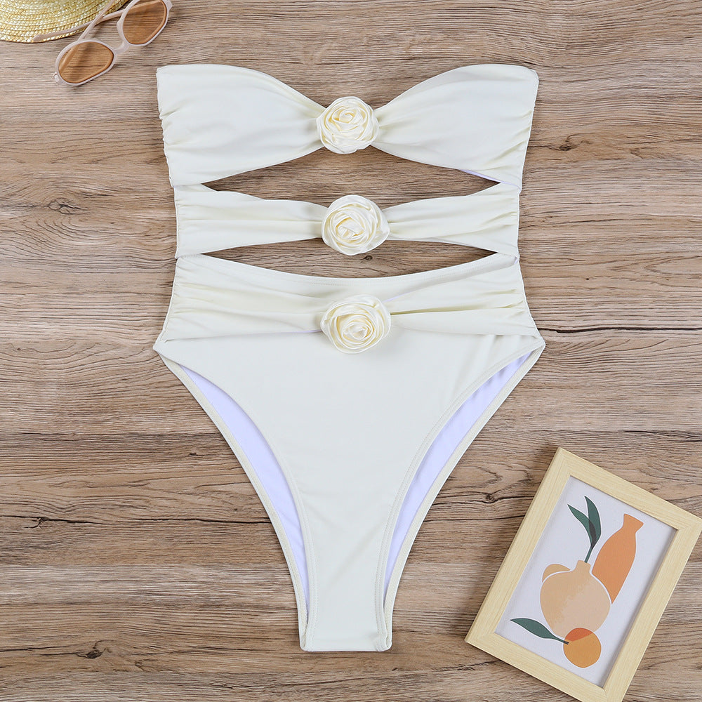 Hochgeschnittener Damen-Bandeau-Bikini mit Blumenknoten von berg-feldt