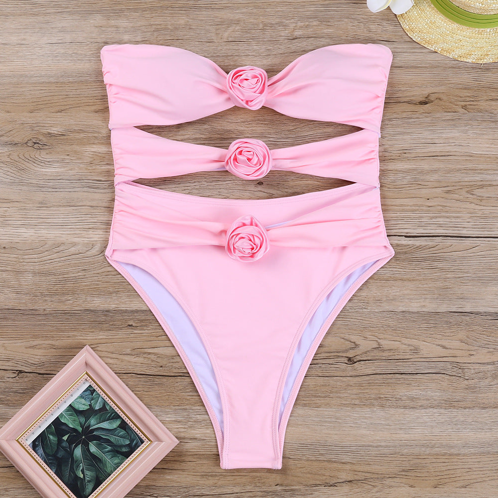 Hochgeschnittener Damen-Bandeau-Bikini mit Blumenknoten von berg-feldt