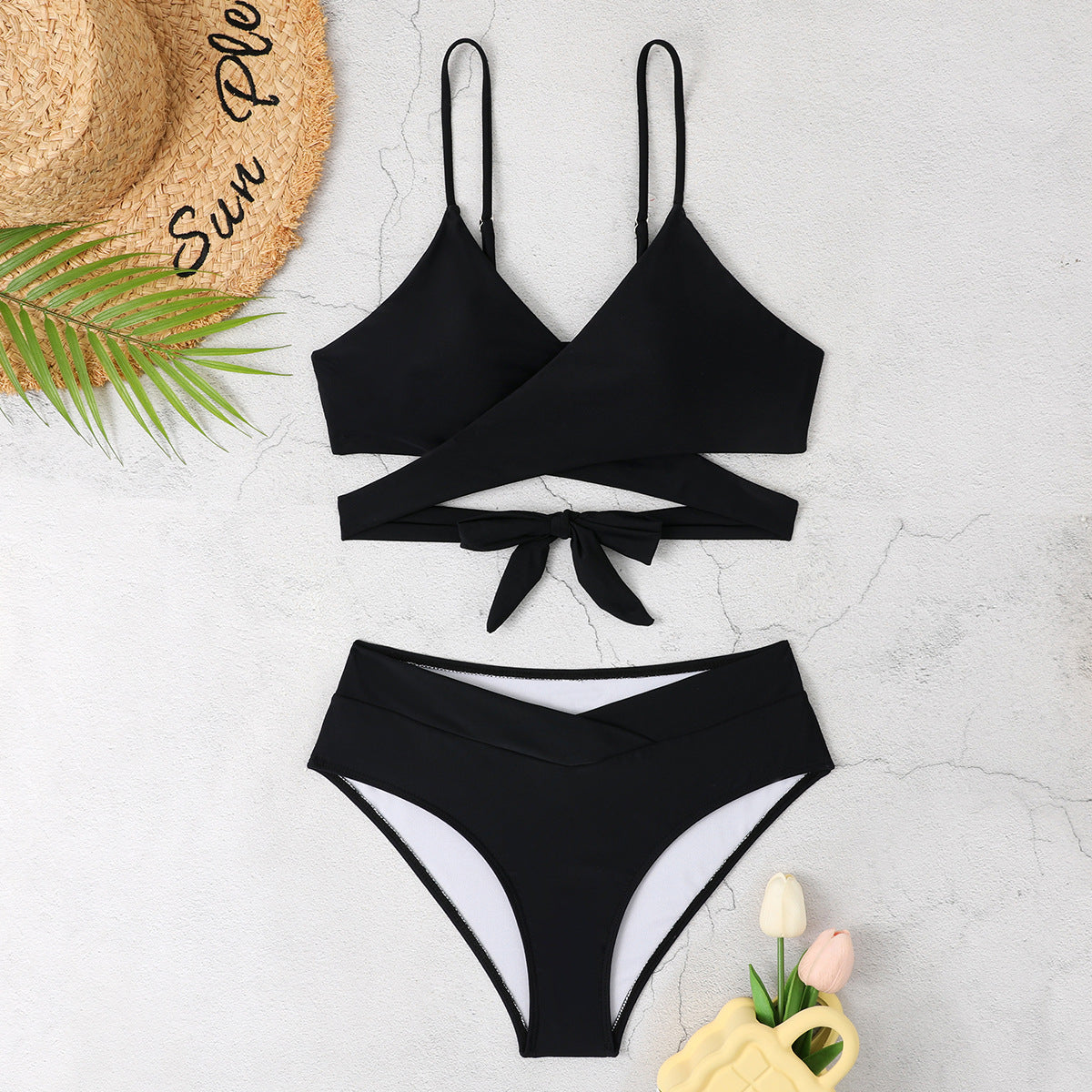 Ensemble bikini élégant pour femme avec haut cache-cœur et culotte taille haute élastique, de berg-feldt