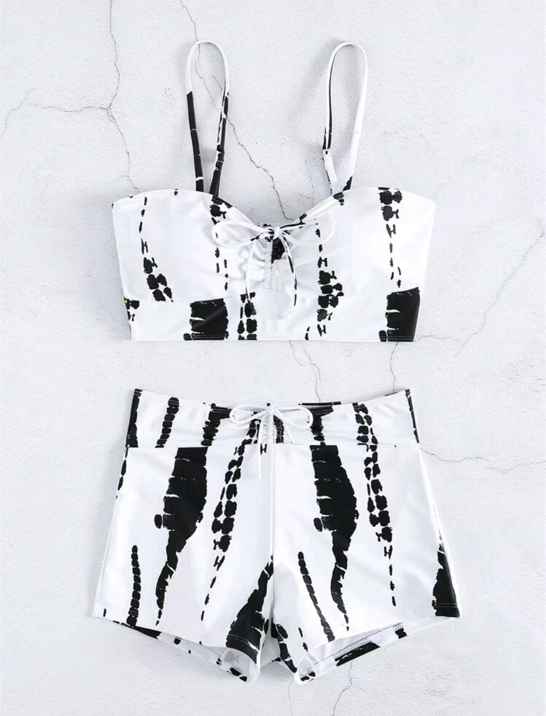 Ensemble de bikini pour femme : Haut élégant et short confortable de berg-feldt