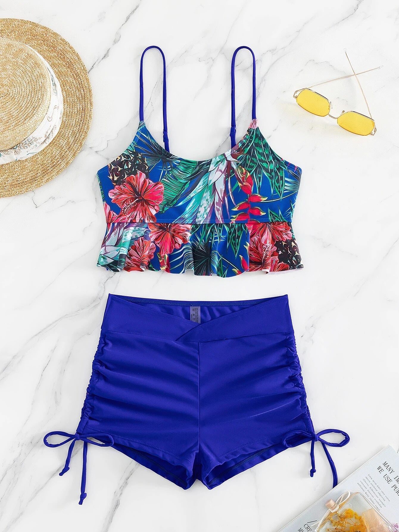 Ensemble bikini femme : haut floral et short de sport par berg-feldt