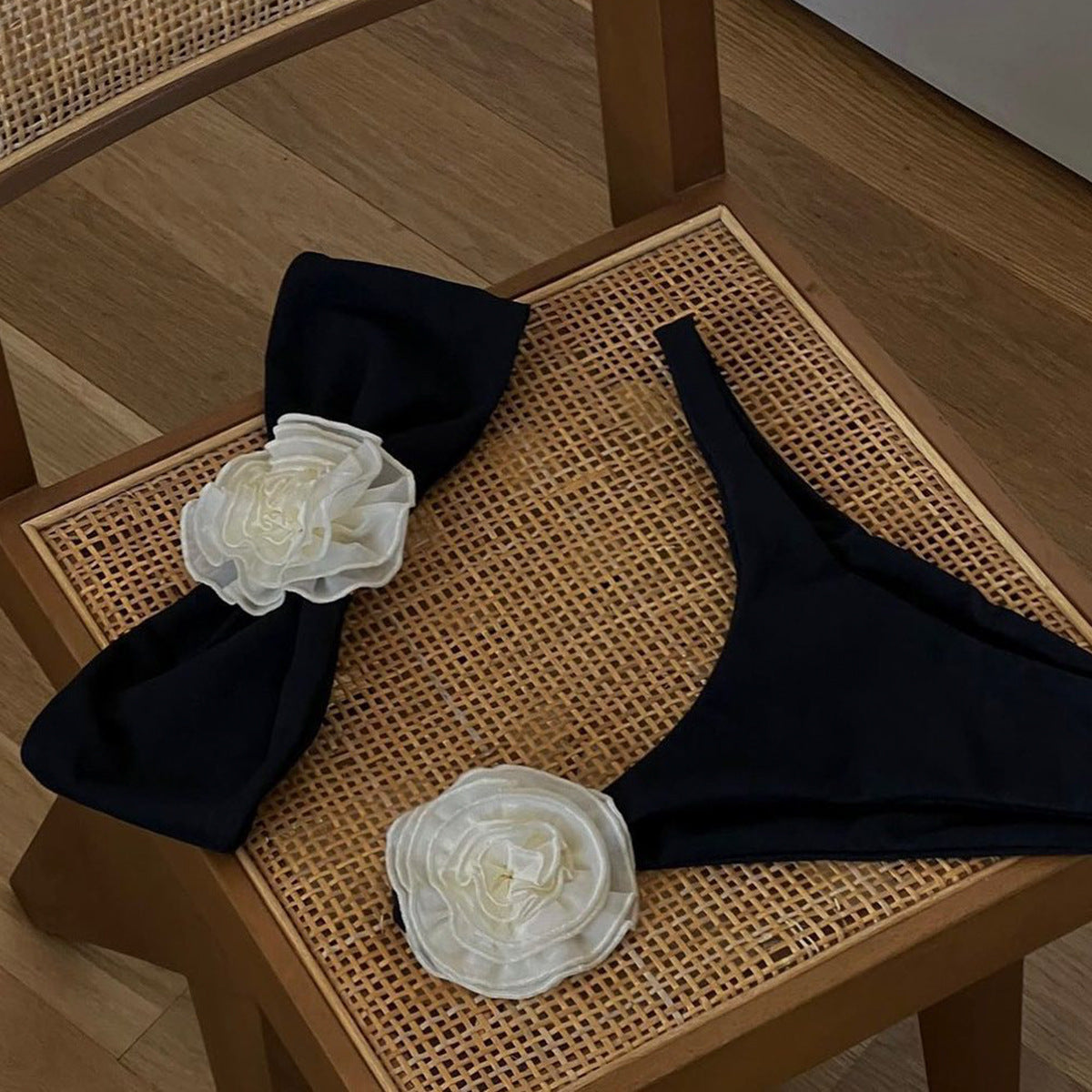 Haut de bikini et culotte Berg-Feldt à applications florales