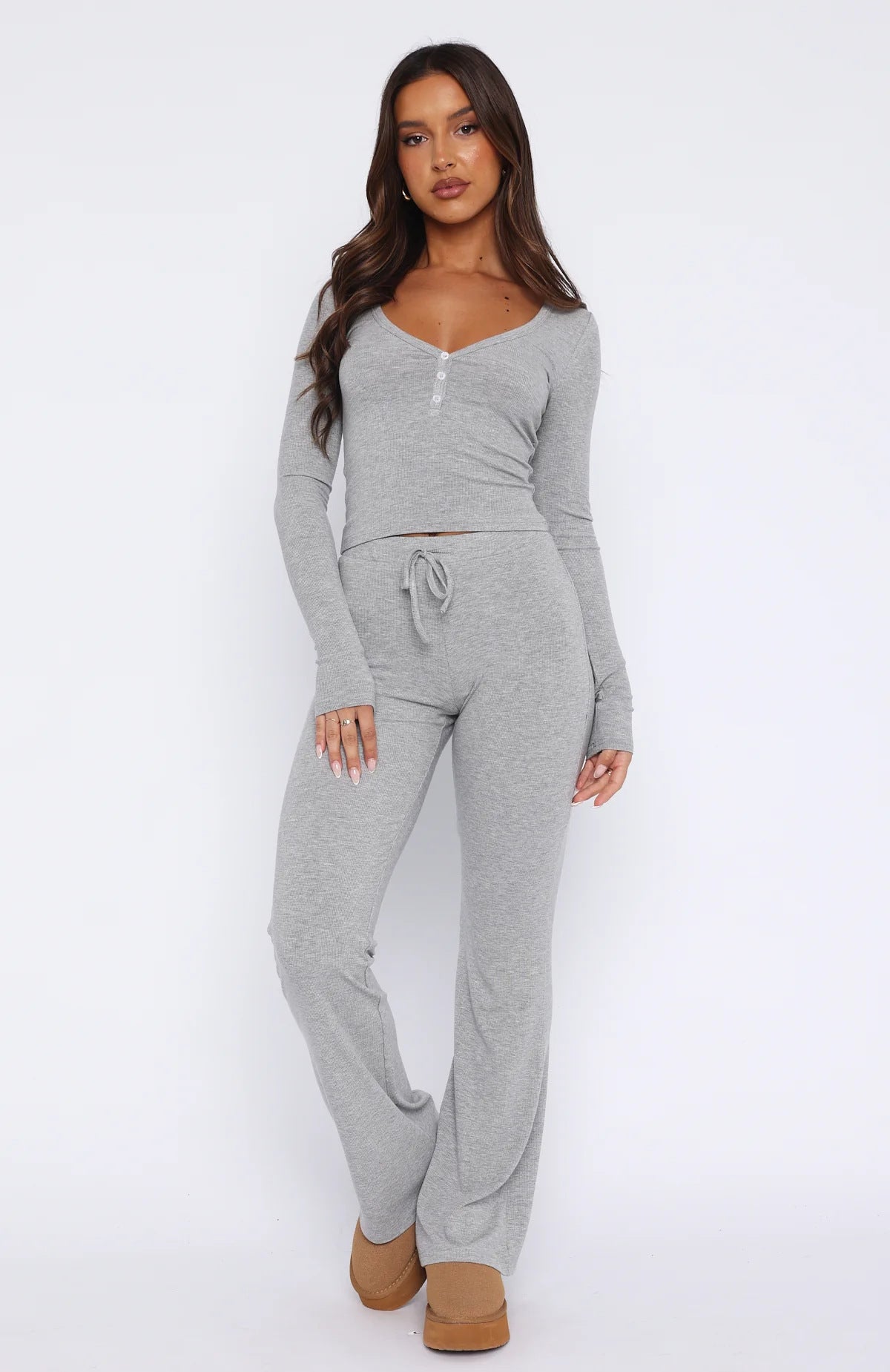 Ensemble de détente confortable pour femme avec haut long et pantalon évasé Berg-Feldt