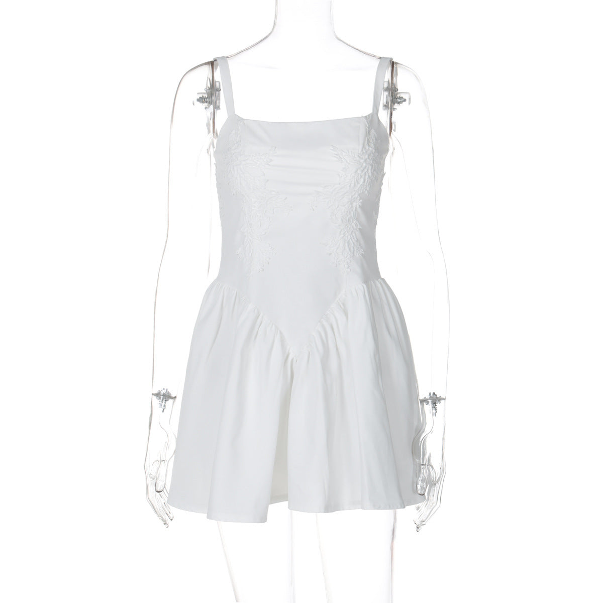Kurzes Damenkleid mit Blumen Stickerei und weitem Rock von berg-feldt