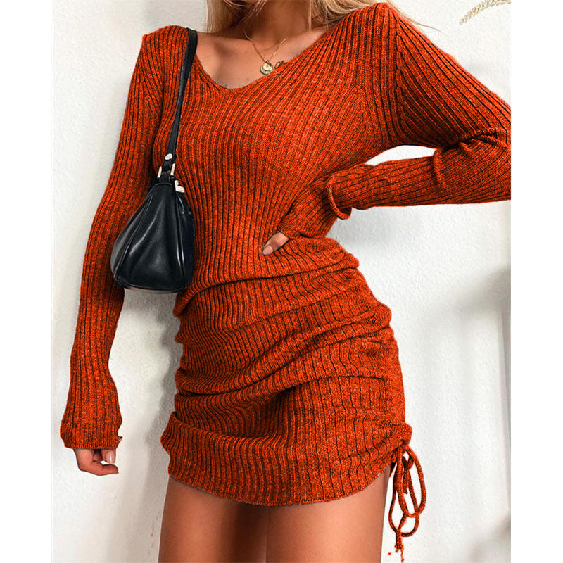 Robe en tricot raffinée pour femme avec un profond décolleté en V de berg-feldt