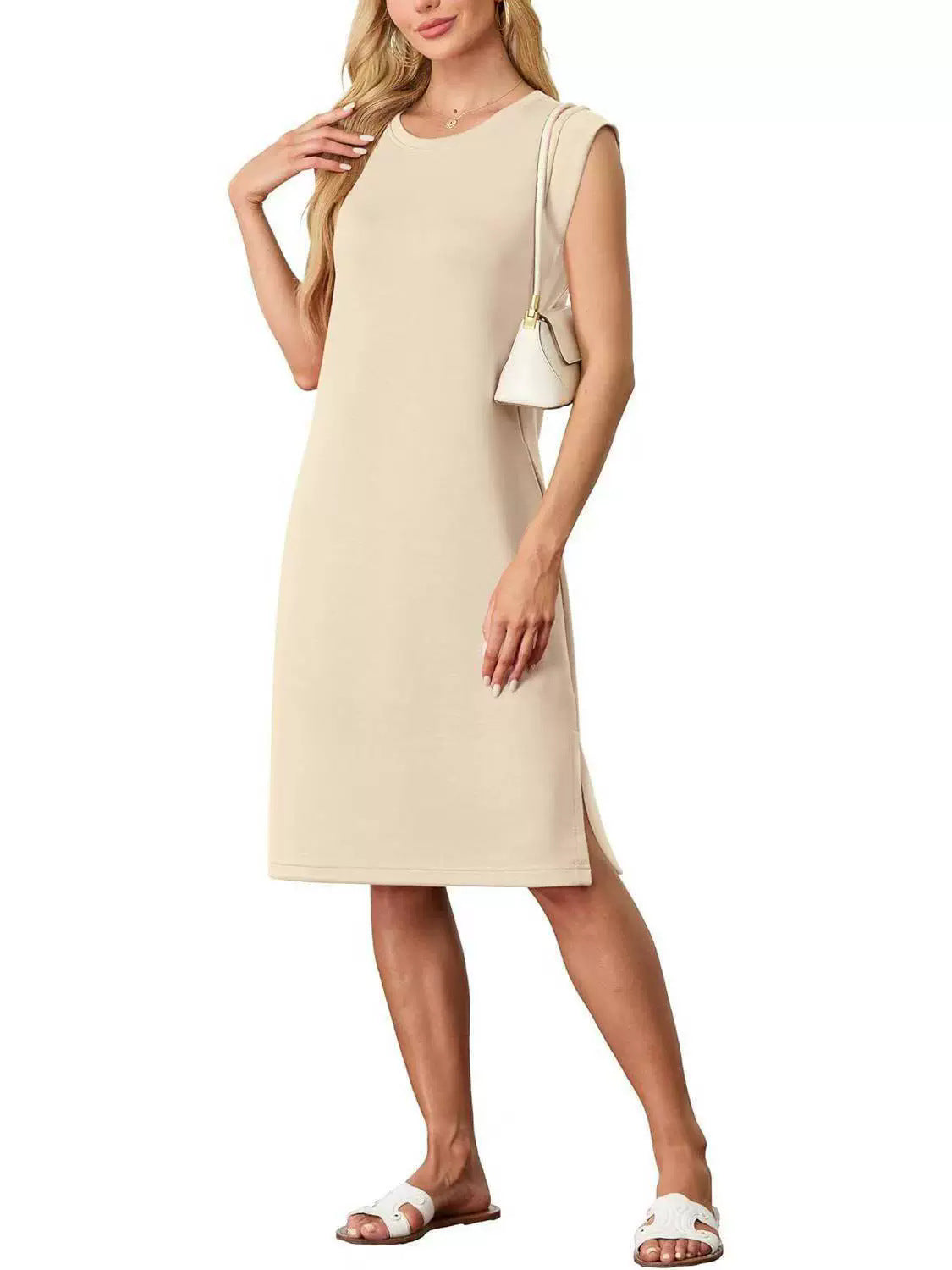 Robe décontractée élégante pour femme avec col rond et fentes latérales par berg-feldt